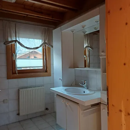 Zuercher Apartment *