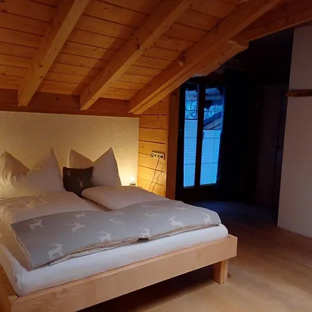 Zuercher Apartment *